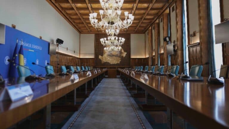 Executivul își asumă astăzi responsabilitatea pentru cinci inițiative din programul dedicat combaterii sărăciei