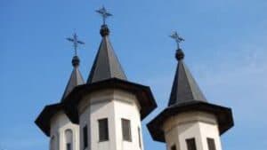 Fără frica divină: Un hoț a sustras banii din cutiile milei de la o mănăstire clujeană și a dispărut fără urmă