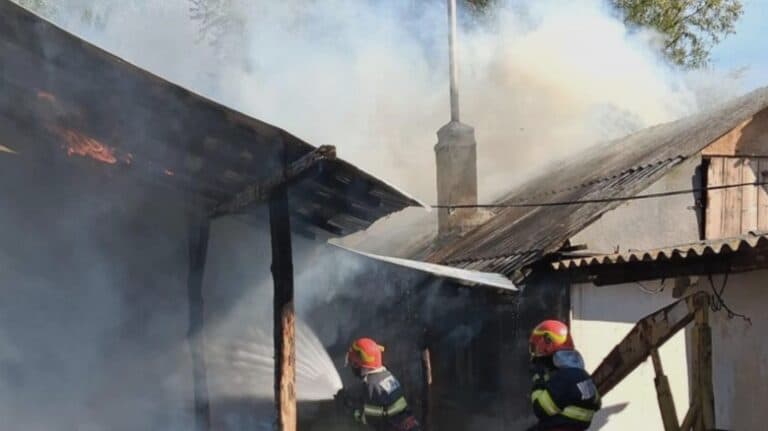 Flăcări devastatoare la Giurgiu: 7 butelii salvate din infern, pericol imens de explozie
