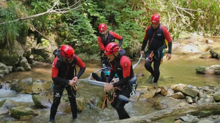 Tragedie pe potecile montane: Trei aventurieri își pierd viața în urma unor alegeri riscante