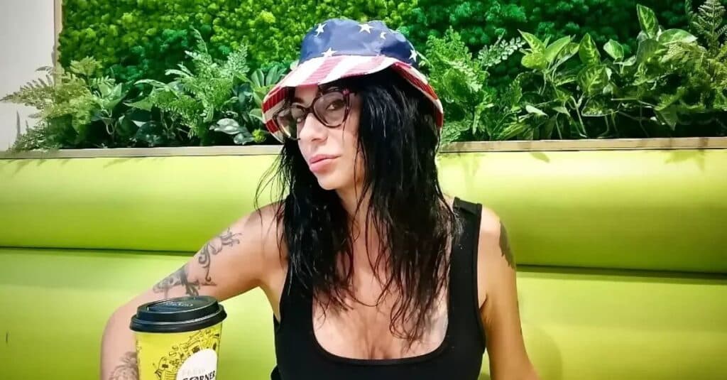 Ioana Popescu, o jurnalistă nonconformistă, a scăpat de trei ori din ghearele morții. Cine a fost cel care i-a atras atenția asupra pericolului: „M-a tras de picior și m-a dus în bucătărie”?