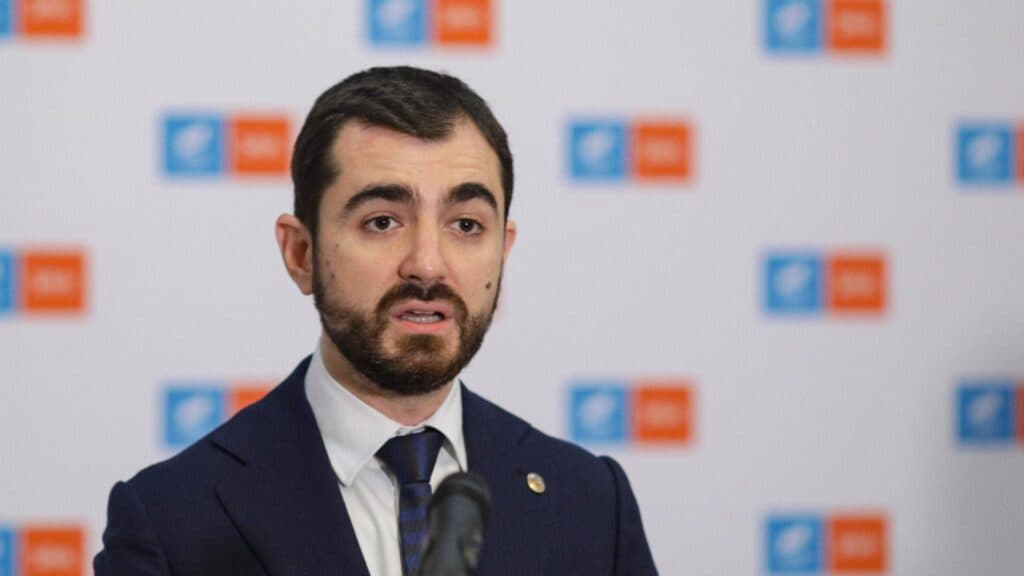 Dublul standard al politicii: Claudiu Năsui critică reforma lui Bolojan, în timp ce tăcerea domnește la Ministerul Economiei