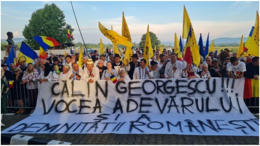 Liderul suveraniștilor, împreună cu patrioții din Țebea. O mare adunare în sprijinul lui Călin Georgescu