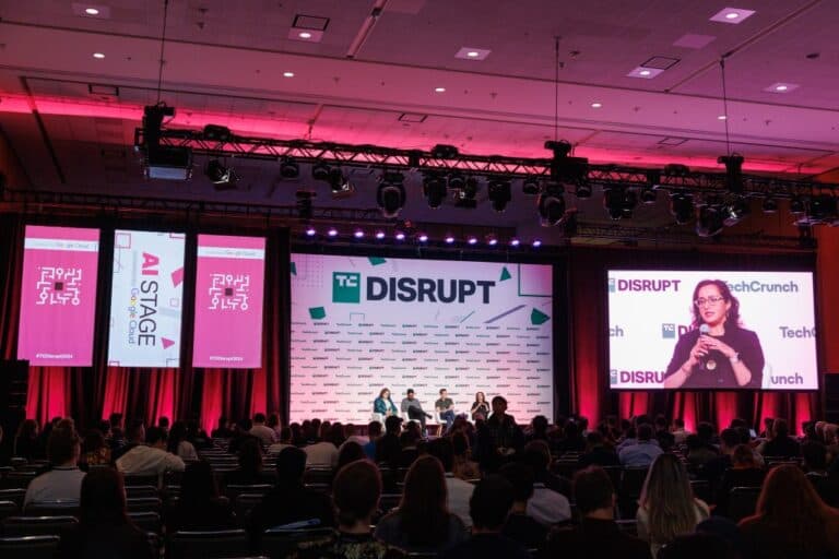 Iubire, minciuni și algoritmi: Ne ajută cu adevărat inteligența artificială să găsim sufletul pereche? La TechCrunch Disrupt 2025