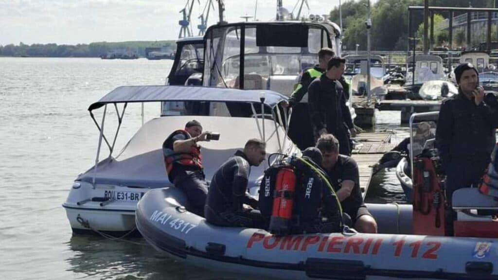Automobil scufundat în Dunăre. Misiune provocatoare pentru scafandri