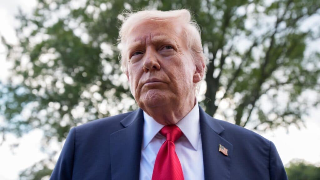 Donald Trump își trimite un reporter CNN la plimbare, refuzând să răspundă: “Tu nu! Ești dezinformare!”