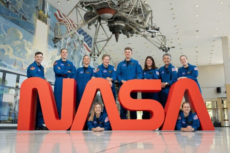 Noua generație de astronauți ai NASA îi aduce în prim-plan pe veteranii SpaceX, Anna Menon și Yuri Kubo