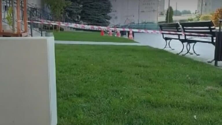 Informații noi despre copilul de un an și jumătate electrocutat de un proiector din Piața Civică. Primarul declară: „Nu era normal să fie sub tensiune.”