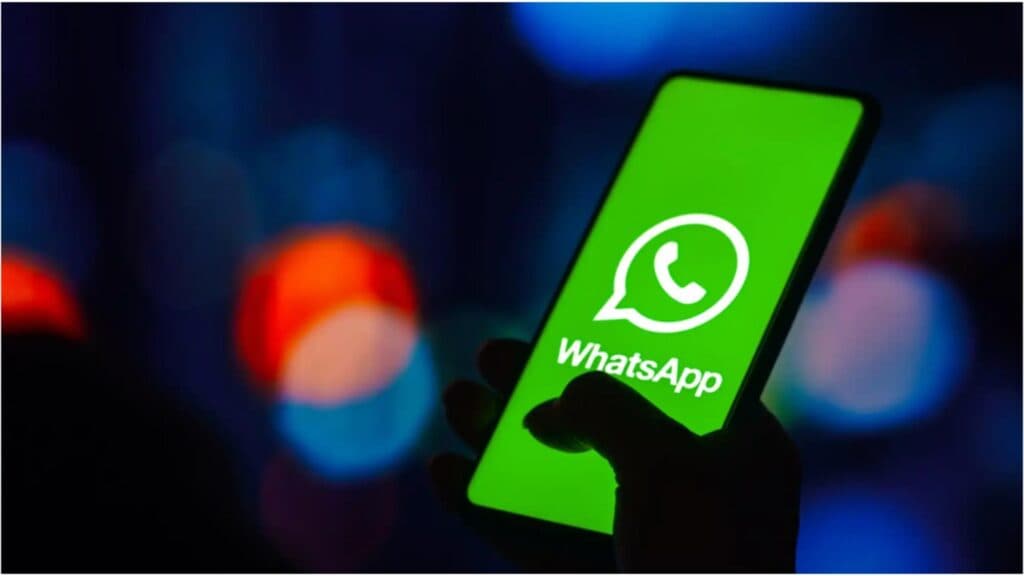 O inedită schemă de înșelătorie lovește România: imagini ale unor persoane, utilizate pe WhatsApp