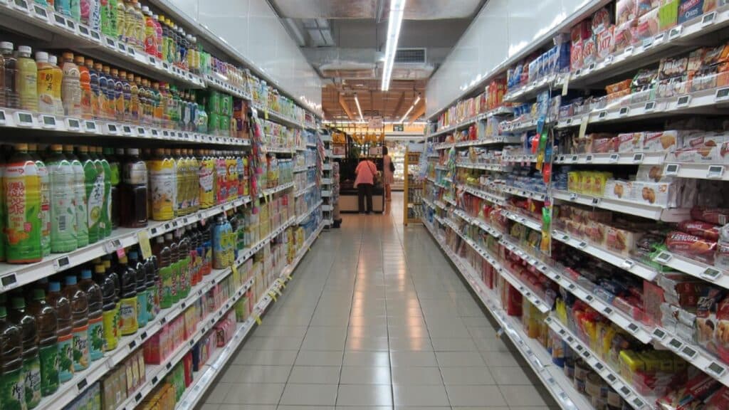 Prețurile alimentelor rămân neschimbate – o nouă provocare pentru români, anunțată de Guvernul Bolojan, începând cu 1 octombrie