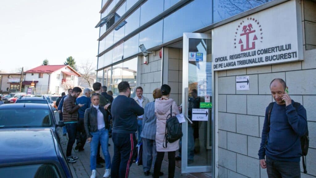 Complicații la Registrul Comerțului: Salariile angajaților pentru luna august vor fi plătite în rate. Ministerul Justiției intervine și aduce o soluție parțială – DOCUMENT
