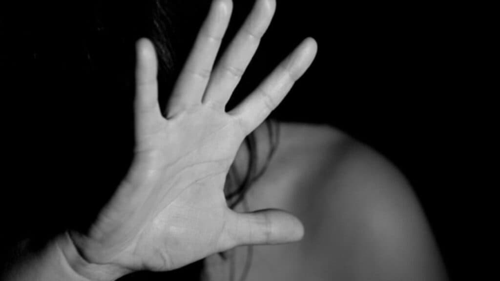 Cadru didactic din Craiova, reținut pentru abuz sexual asupra unei minore