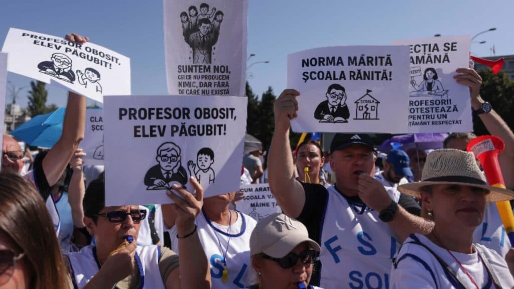 Profesor în mijlocul protestului din Piața Victoriei: „În trei decenii, niciun ministru nu a avut curajul să ne trateze așa cum a făcut-o Daniel David.”