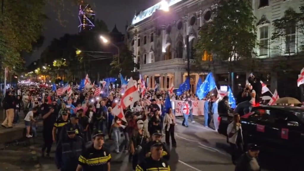 Revolta din Georgia: cetățenii denunță influența Rusiei asupra instituțiilor statului