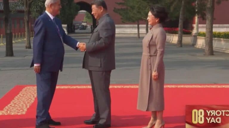 Răspuns prompt al diplomaților chinezi în legătură cu vizita fostelor personalități politice Adrian Năstase și Viorica Dăncilă