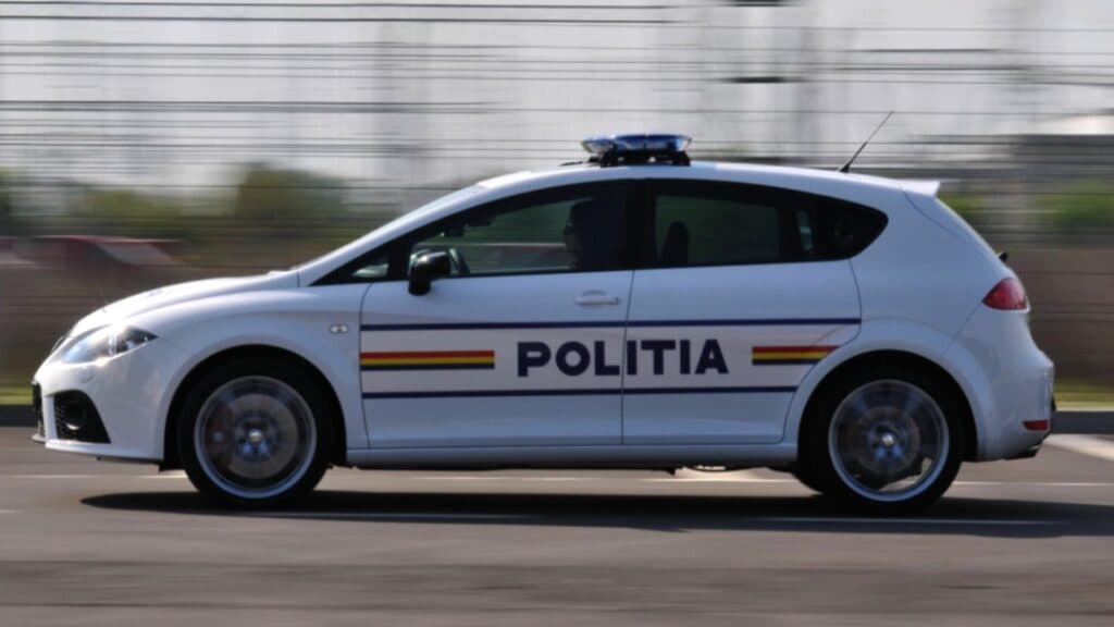 Conflict între vecine, cu episoade de violență reciprocă. Totul a pornit de la o boxă a blocului, după ce un bărbat a fost prins în interior