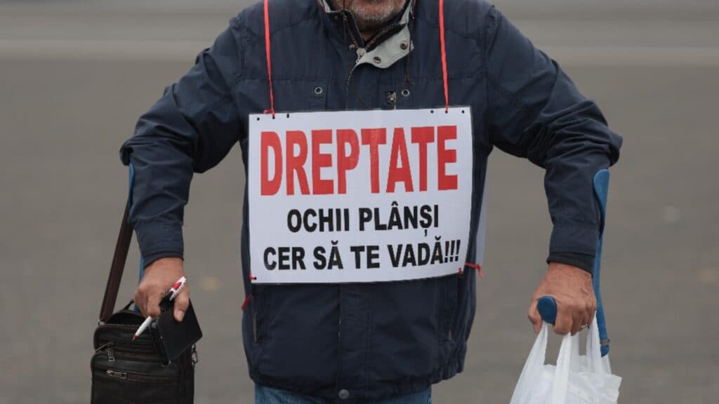 Românii se străduiesc, în timp ce Guvernul angajează diplomați cu salarii exorbitante