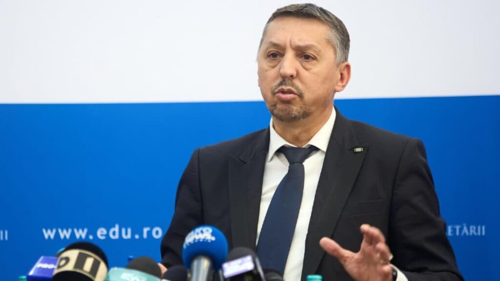 Daniel David își asumă provocarea: De marți, cursurile revin la programul obișnuit. „Este o responsabilitate morală pentru elevi.”