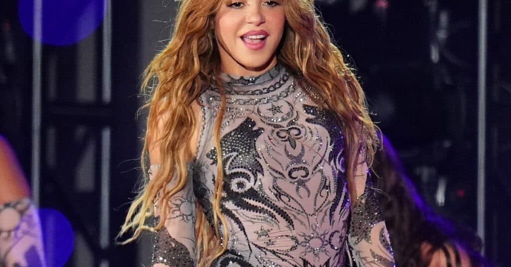 Shakira strălucește pe scenă într-o ținută seducătoare. Când s-a întors, a lăsat pe toată lumea fără cuvinte!