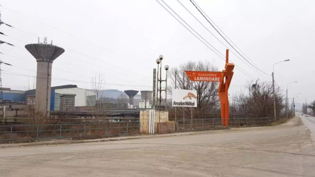Criză profundă la Combinatul Siderurgic din Hunedoara: Proprietarul indian concediază sute de muncitori, dar nu vinde afacerea