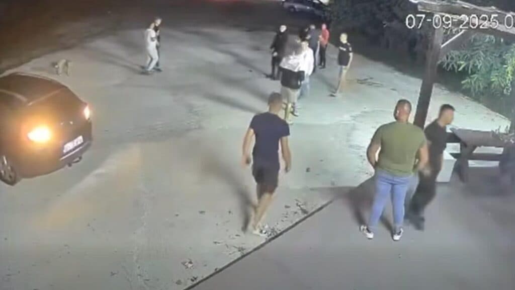 Șofer din Bistrița reținut după ce a lovit cinci tineri în parcarea unei discoteci