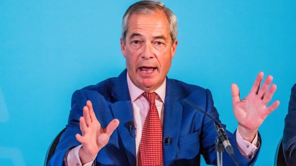 Sute de mii de români în primejdie în Marea Britanie după anunțul lui Nigel Farage privind reformele radicale