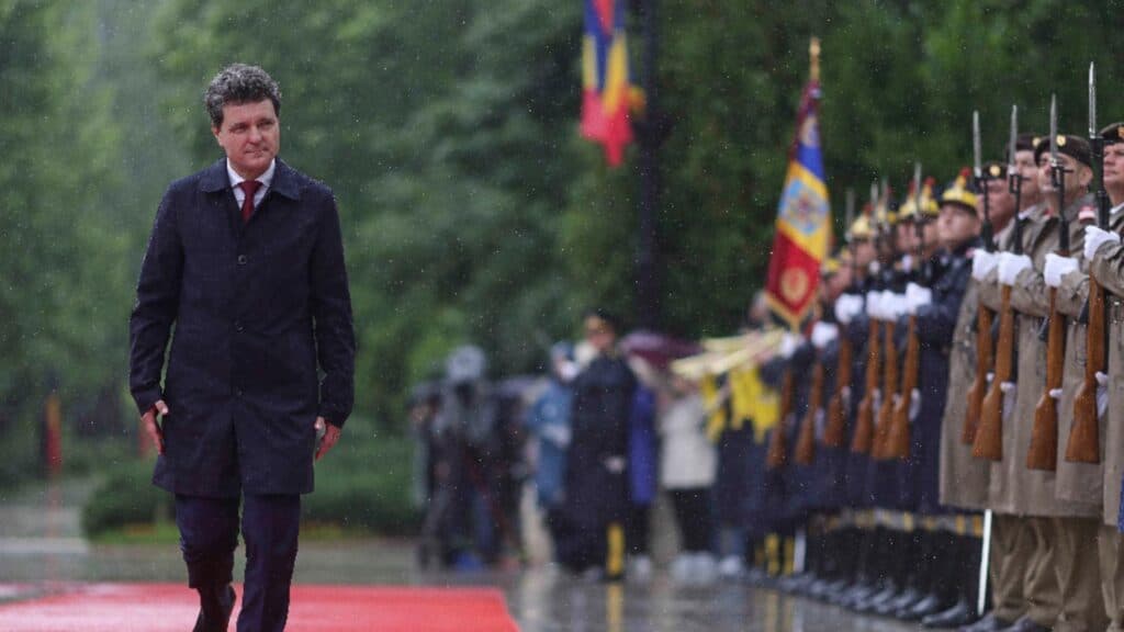 Cât de departe ajung grijile lui Nicușor Dan când țara se află în flăcări? Gardul de la Cotroceni costă aproape jumătate de milion de euro