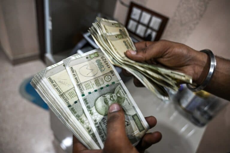Mii de înregistrări ale transferurilor bancare din India descoperite pe internet