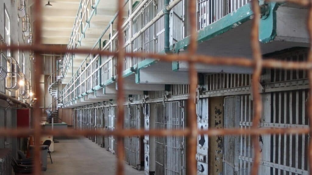 Dramă în Italia: o tânără româncă de 26 de ani își ia viața într-o închisoare
