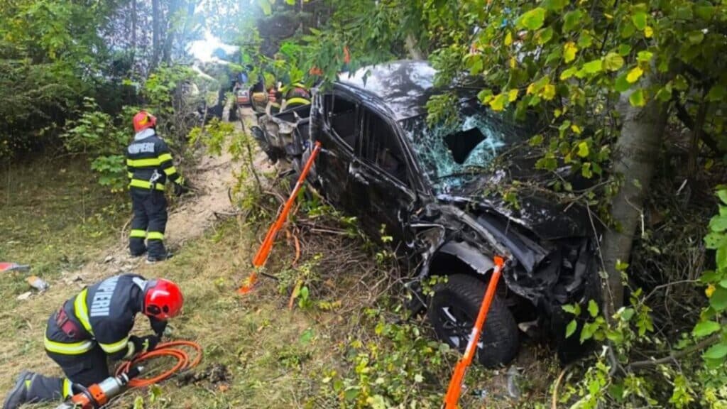 Accident fatal pe DN 73: un bărbat și-a pierdut viața după ce mașina a căzut într-o prăpastie, la scurt timp după nuntă