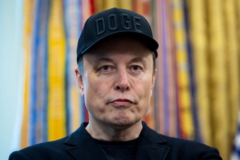 Trump impune o taxă de 100.000 de dolari pe vizele H-1B, vizând programul care a propulsat carierele lui Elon Musk și Instagram