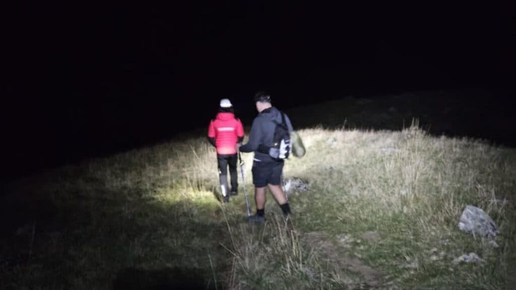 Tânăr aventurier de 23 de ani recuperat după o expediție de 7 ore de la Bâlea Lac la Cabana Podragu: epuizarea l-a pus în dificultate. Recomandările Salvamont