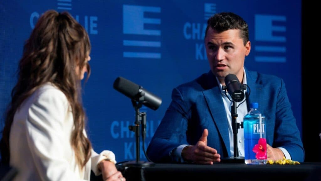 Un influencer de marcă al lui Donald Trump a fost atacat prin împușcare în timpul unui discurs la Universitatea Utah Valley