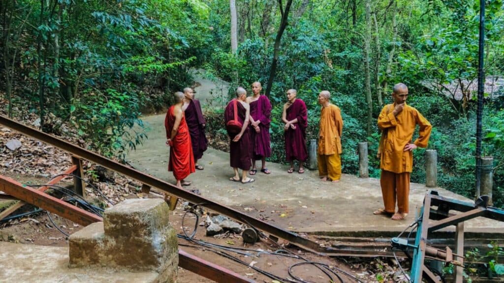 Tragedie în Sri Lanka: Un călugăr român și alți șase monahi își pierd viața într-un accident de funicular