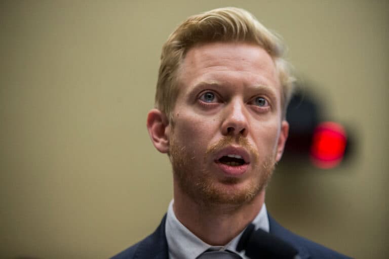 Comisia din Camera Reprezentanților convoacă directorii marilor platforme Discord, Twitch și Reddit pentru a discuta despre radicalizarea online
