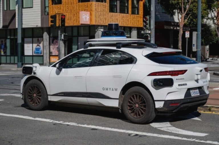 Waymo a obținut aprobarea pentru a lansa servicii de taxi robotizat la aeroportul din San José