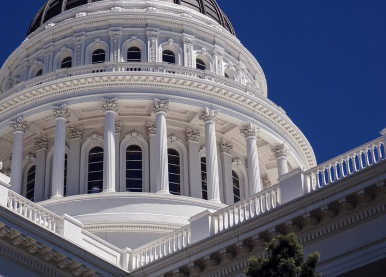 Cum ar putea SB 53 din California să limiteze puterea marilor companii de inteligență artificială?