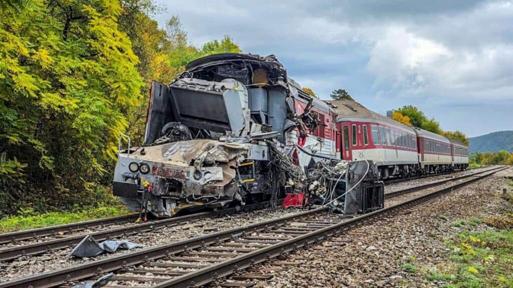 Coliziune devastatoare pe calea ferată în estul Slovaciei: 66 de răniți în urma impactului dintre două trenuri, scene tulburătoare