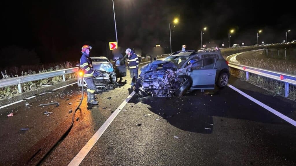Incident pe A1 în apropiere de Curtea de Argeș. Trei victime au fost duse la spital