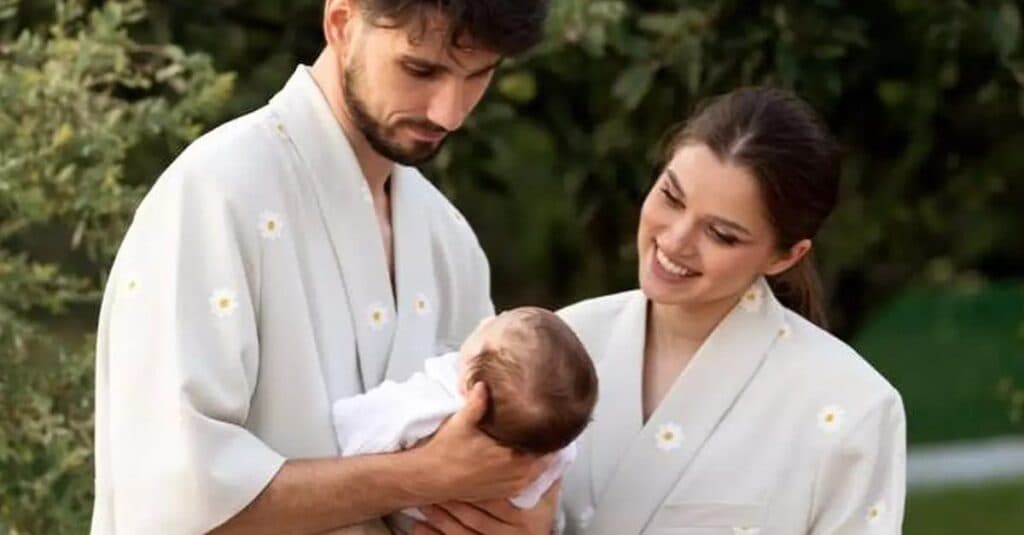 Anghel Damian, mai deschis ca niciodată: cum își îndeplinește rolul de tată și cine îi oferă sprijin lui și lui Theo în creșterea micuțului Sasha: „Suntem oameni care muncim din greu.”