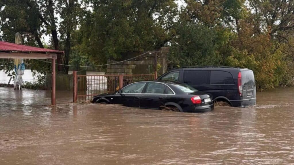 Raportul autorităților după o zi plină de precipitații: 86 de localități din 22 de județe și Capitala în suferință, 1.598 de gospodării fără electricitate