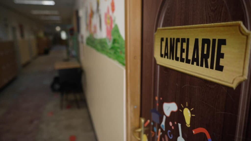Bolojan amână în secret până în 2026 onorarea sentințelor judecătorești câștigate de profesori: se preconizează suspendarea fondurilor destinate inspectoratelor școlare