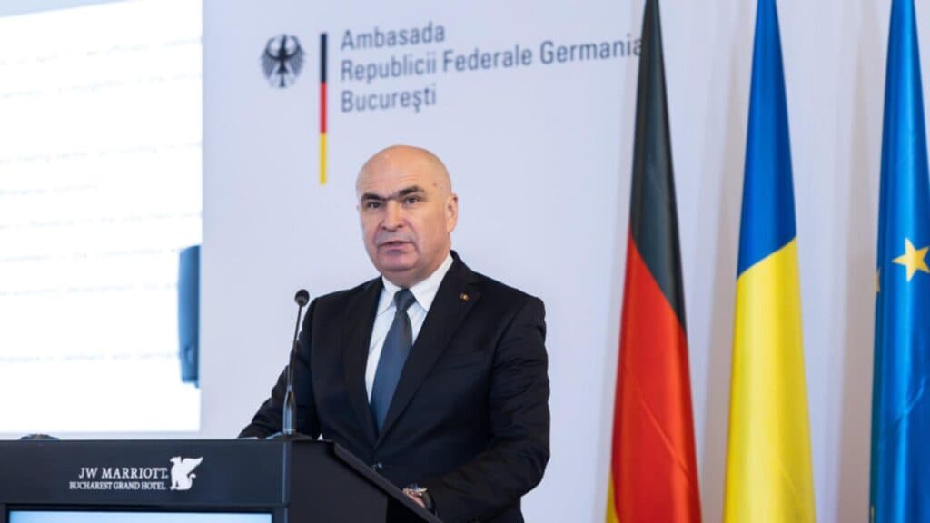Bolojan propune primarilor să acceseze fonduri pentru a asigura căldura, în contextul unui buget înghețat, românii recurgând la împrumuturi pentru confortul termic