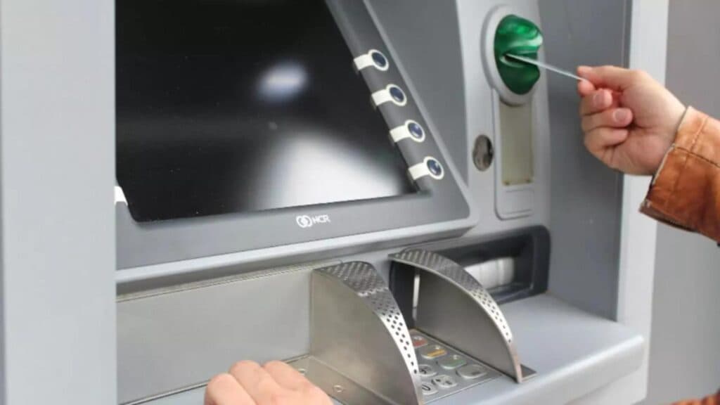 Cât ar trebui să ai în cont pentru a-ți proteja economiile? Află regula de aur de la specialiști