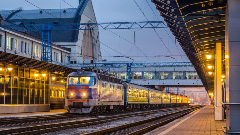 CFR Călători lansează ruta directă București – Kiev: cât timp durează aventura până în orașul învăluit în conflict?