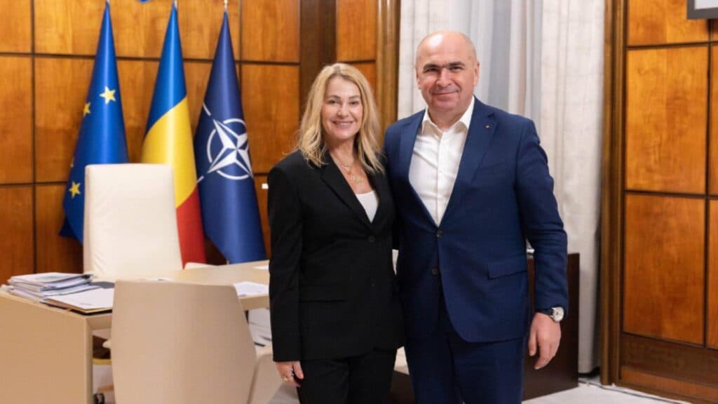 Strategiile lui Bolojan pentru a-și revitaliza reputația alături de Nadia Comăneci, în contextul reducerii masive a personalului din primării