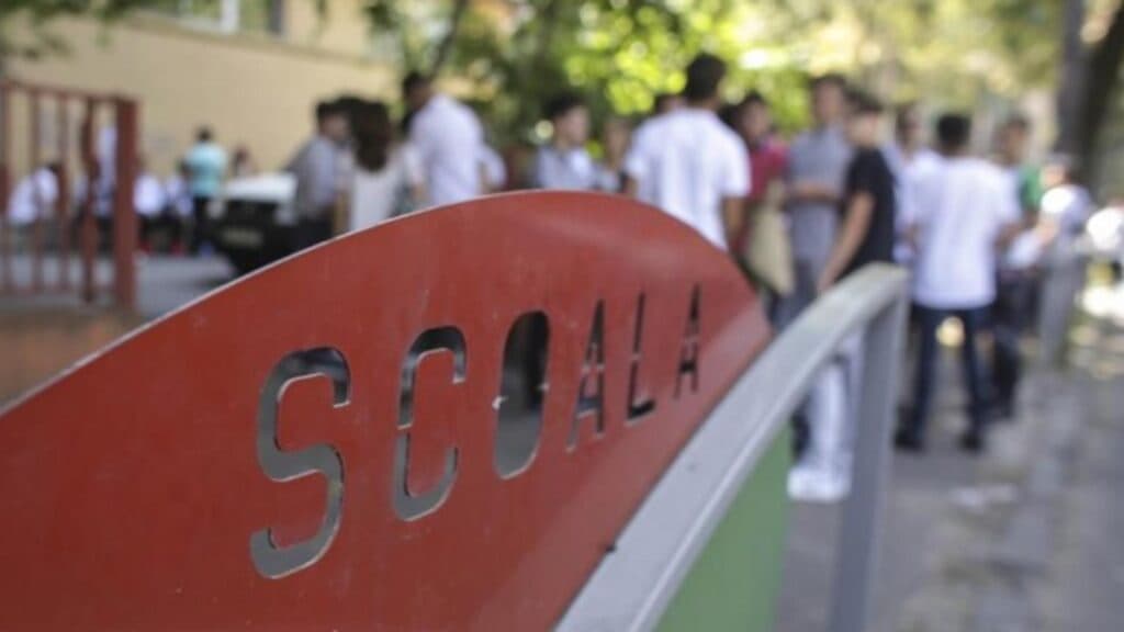 Cursurile din București ar putea fi suspendate din cauza avertizării de ploi torențiale