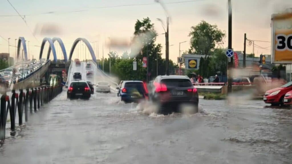 Școlile din București, închise pe 8 octombrie. Prefectul Andrei Nistor dezvăluie măsuri de precauție din cauza avertizărilor meteorologice