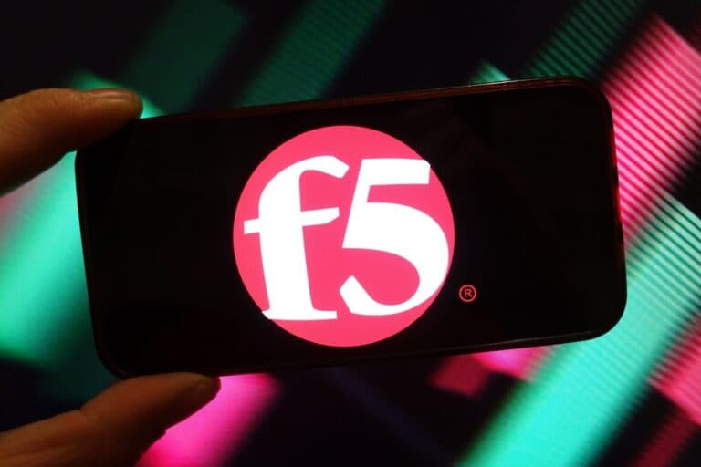 F5 Networks dezvăluie că hackerii guvernamentali au avut acces prelungit la sistemele sale, sustrăgând coduri și date ale clienților
