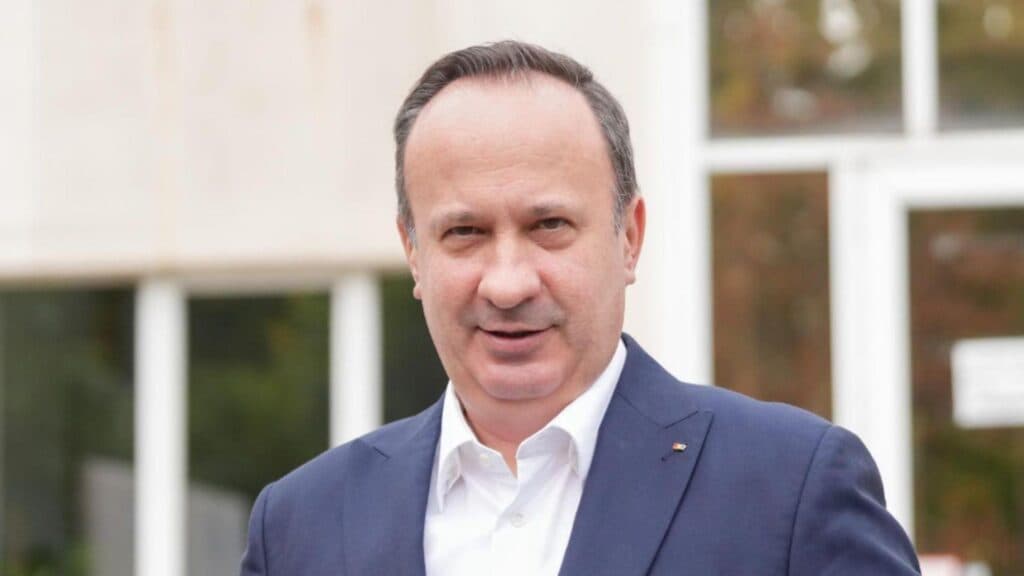 Deputatul Adrian Câciu afirmă că achiziția de vehicule de către Cancelaria Prim-ministrului încalcă legea